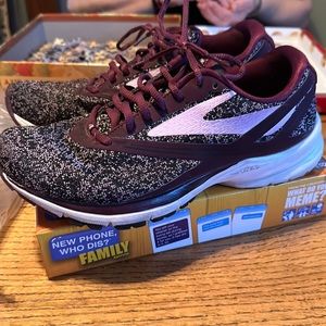 Brooks Launch 4 shoes in excellent condition sz 10